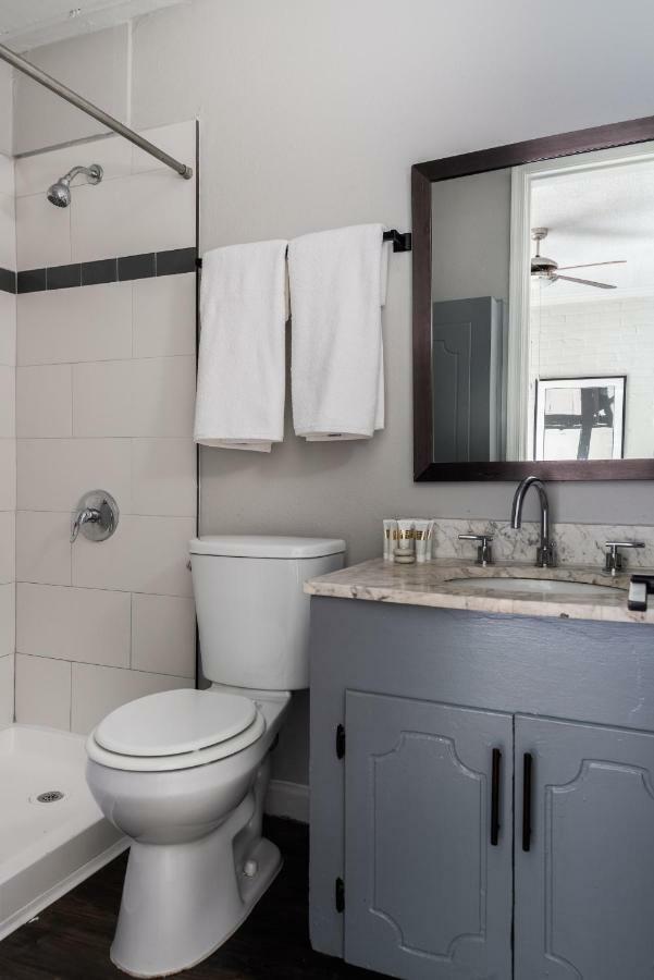 Duchele Aparthotel Houston Exterior photo
